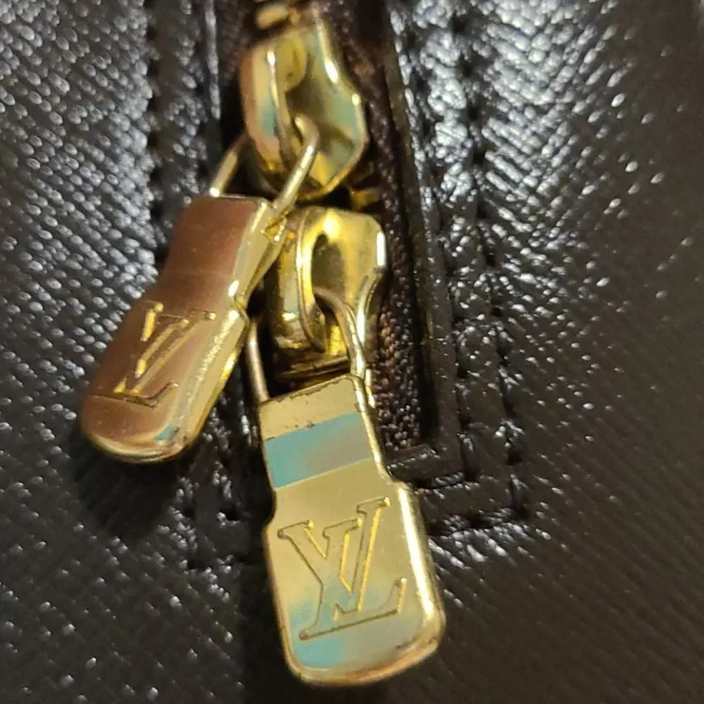 💯 Authentic Damier Louis Vuitton Brera 🍀